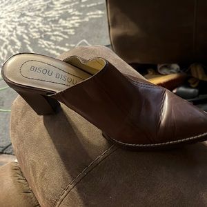 Bison bison heels size 6